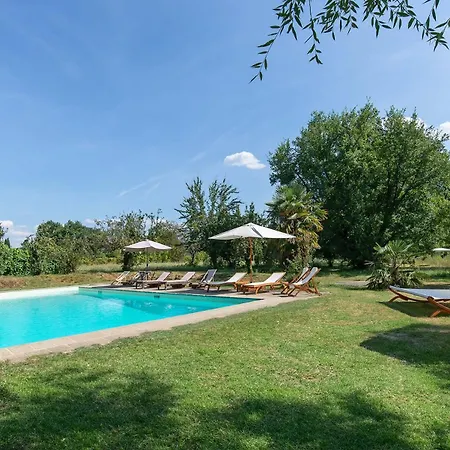 Сasa de vacaciones The Farmer's House With Swimming Pool